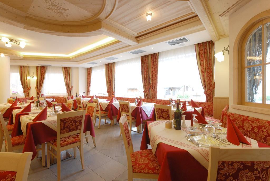 Hotel L'Ideale Moena Bagian luar foto